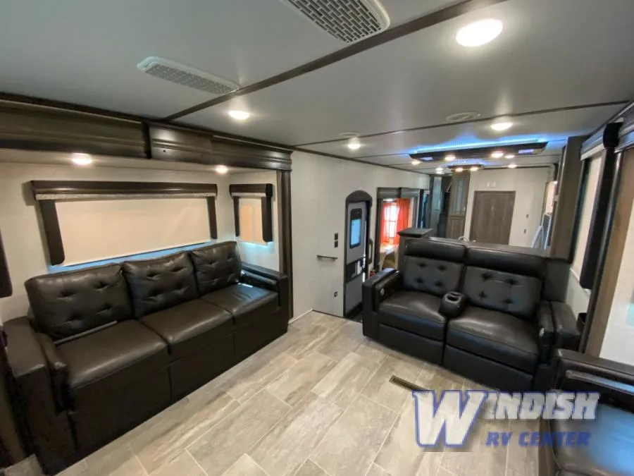 2019 Keystone Montana 3761FL - Photo 4