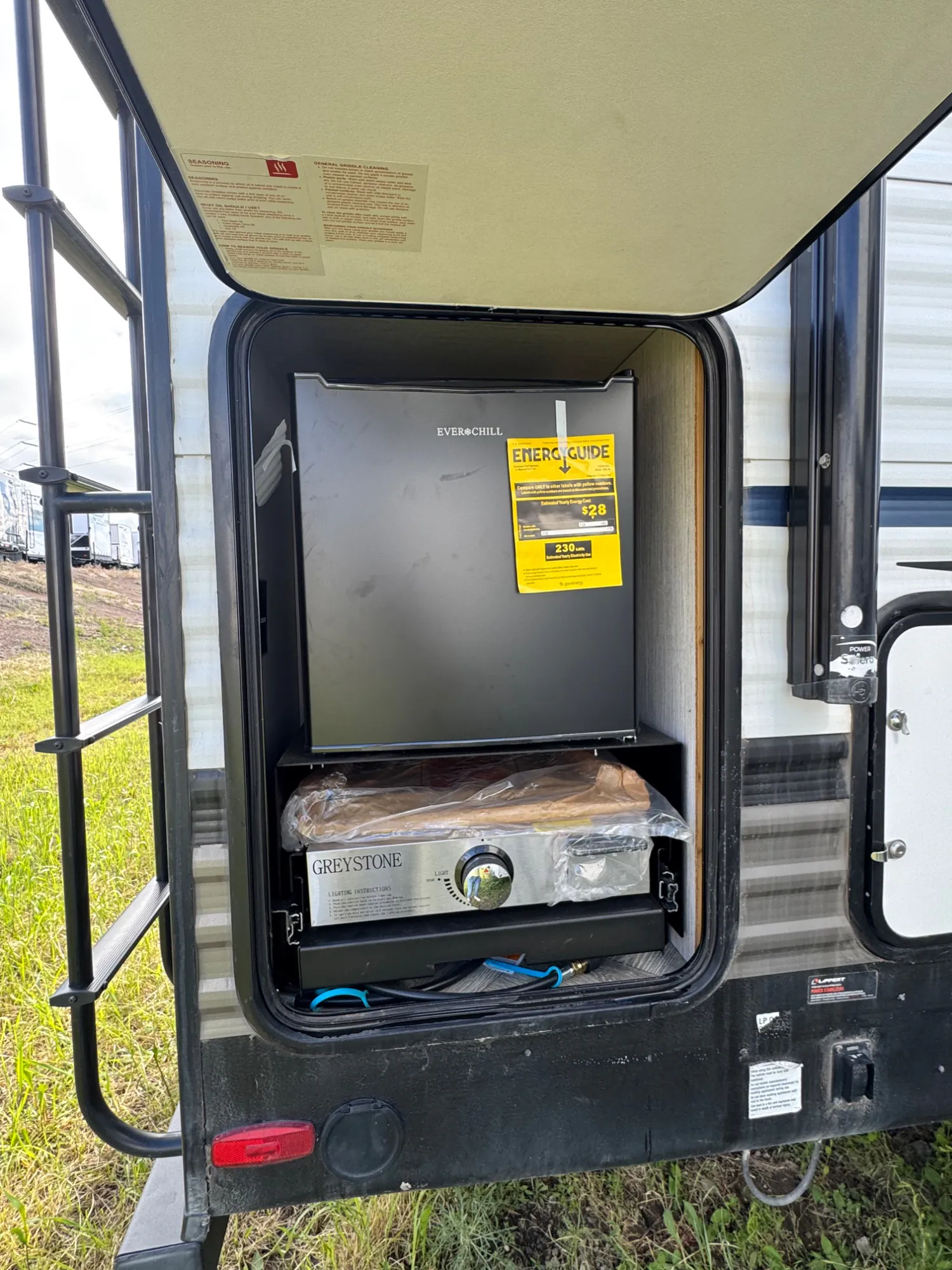 2022 Palomino Puma 257RESS dealer photo 5 from Pierce RV Supercenter