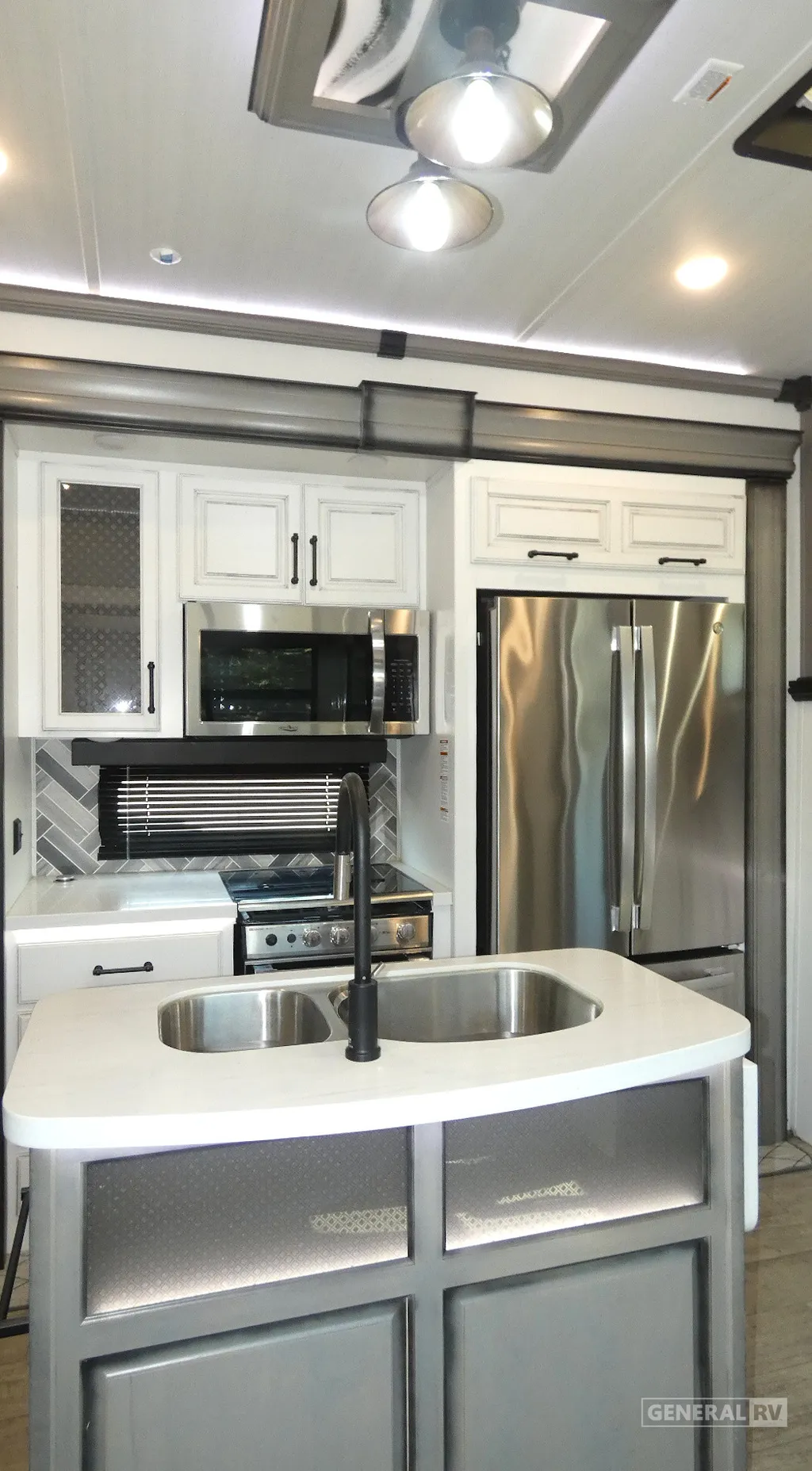 2022 Keystone Montana 3763BP, Photos photo 12