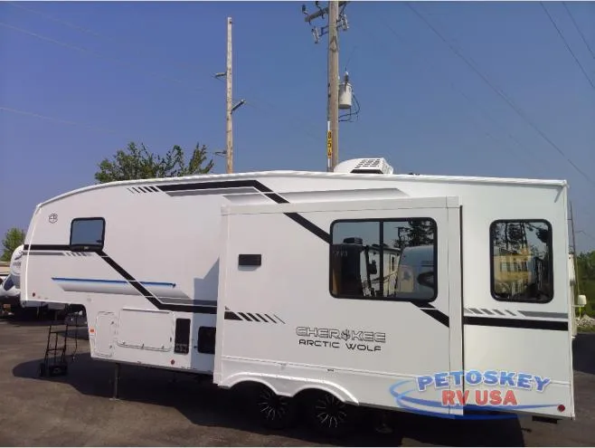2026 Forest River Cherokee Arctic Wolf 27SGS - Photo 3