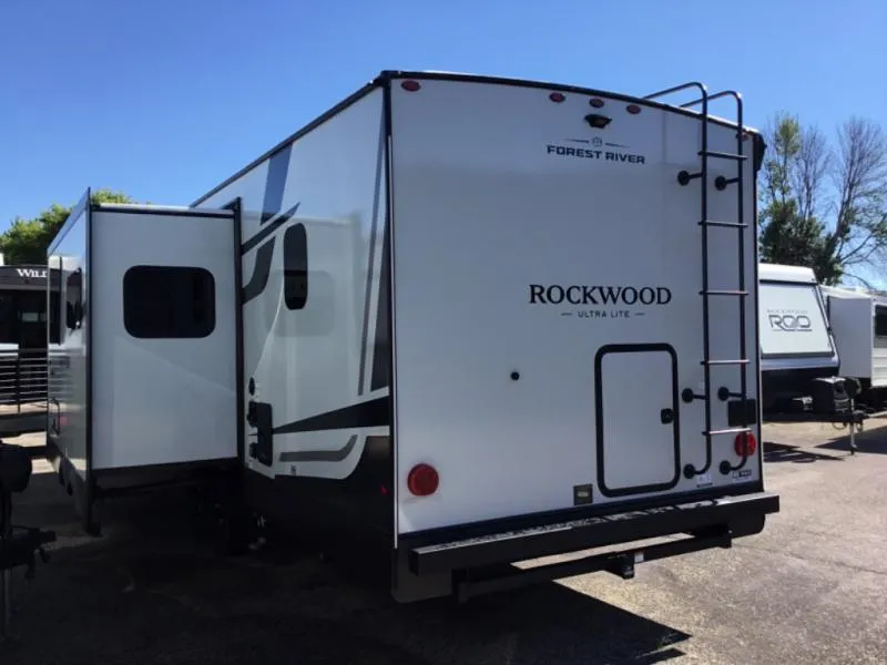 2027 Forest River Rockwood Ultra Lite 2706BH - Photo 3
