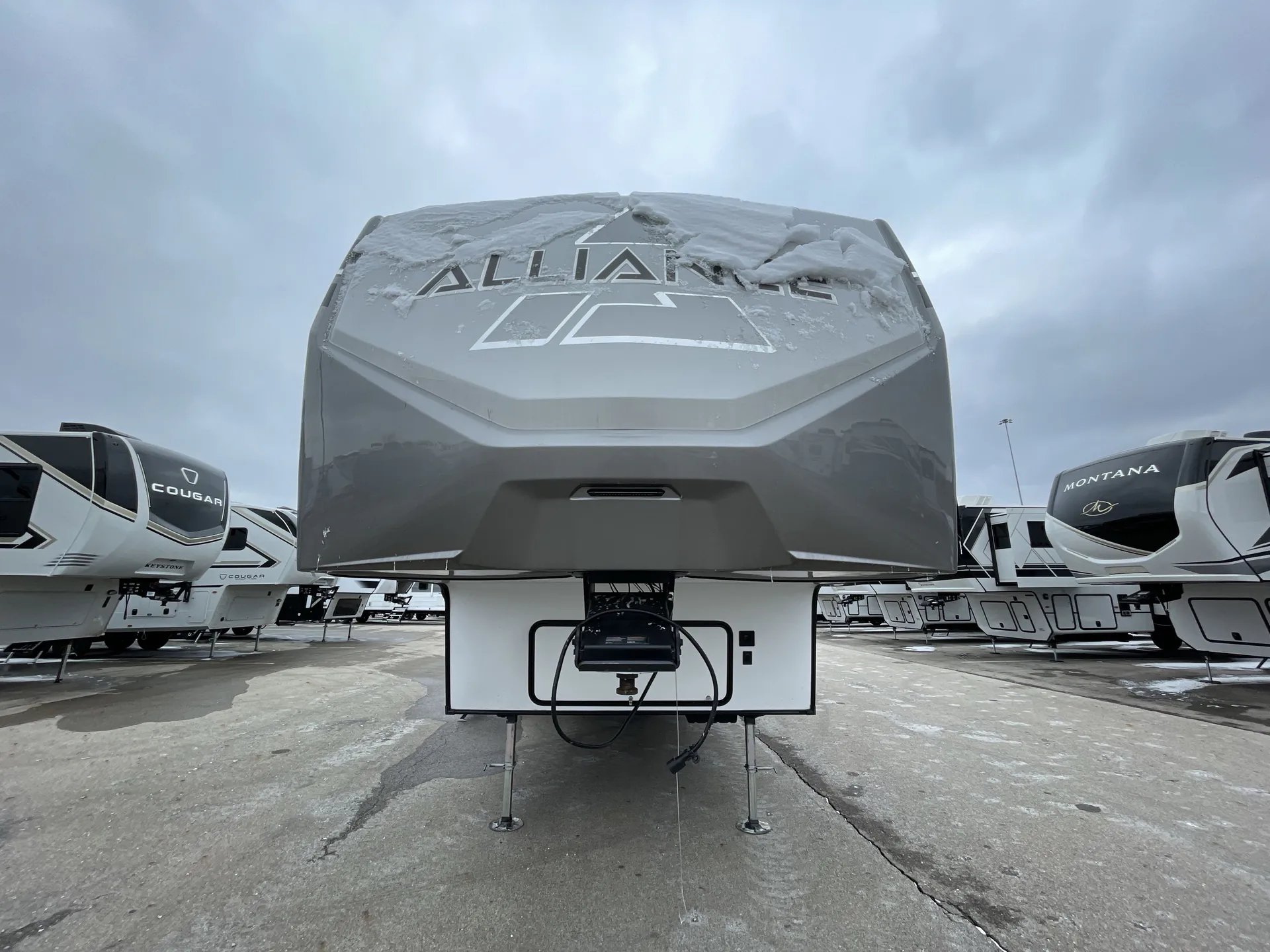 2023 Alliance RV Avenue 33RKS — front