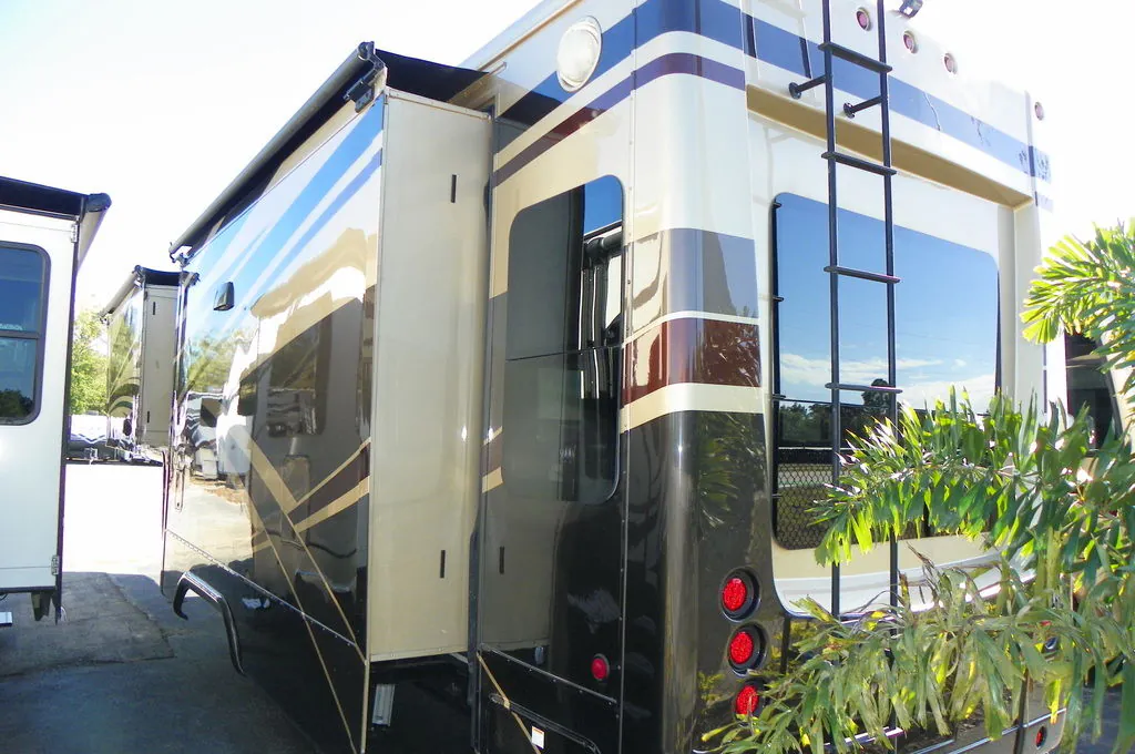 2018 DRV Mobile Suites 36RSSB3 - Photo 4