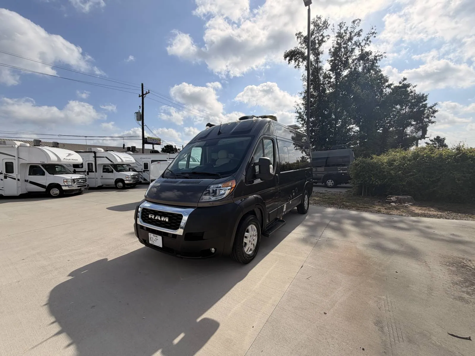 2023 Thor Motor Coach Rize 18M - Photo 2