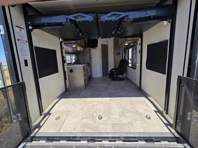 2019 Forest River Vengeance Rogue 25V - Photo 4