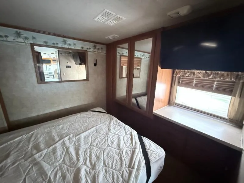 2007 Fleetwood RV Terra LX 34N - Photo 3