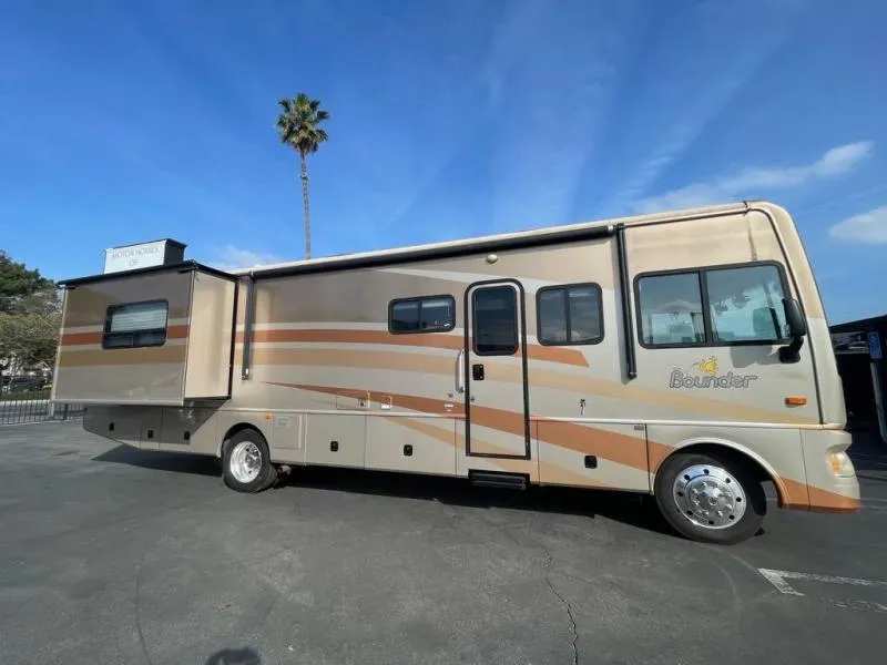 2007 Fleetwood RV Bounder Used    35' - Main photo