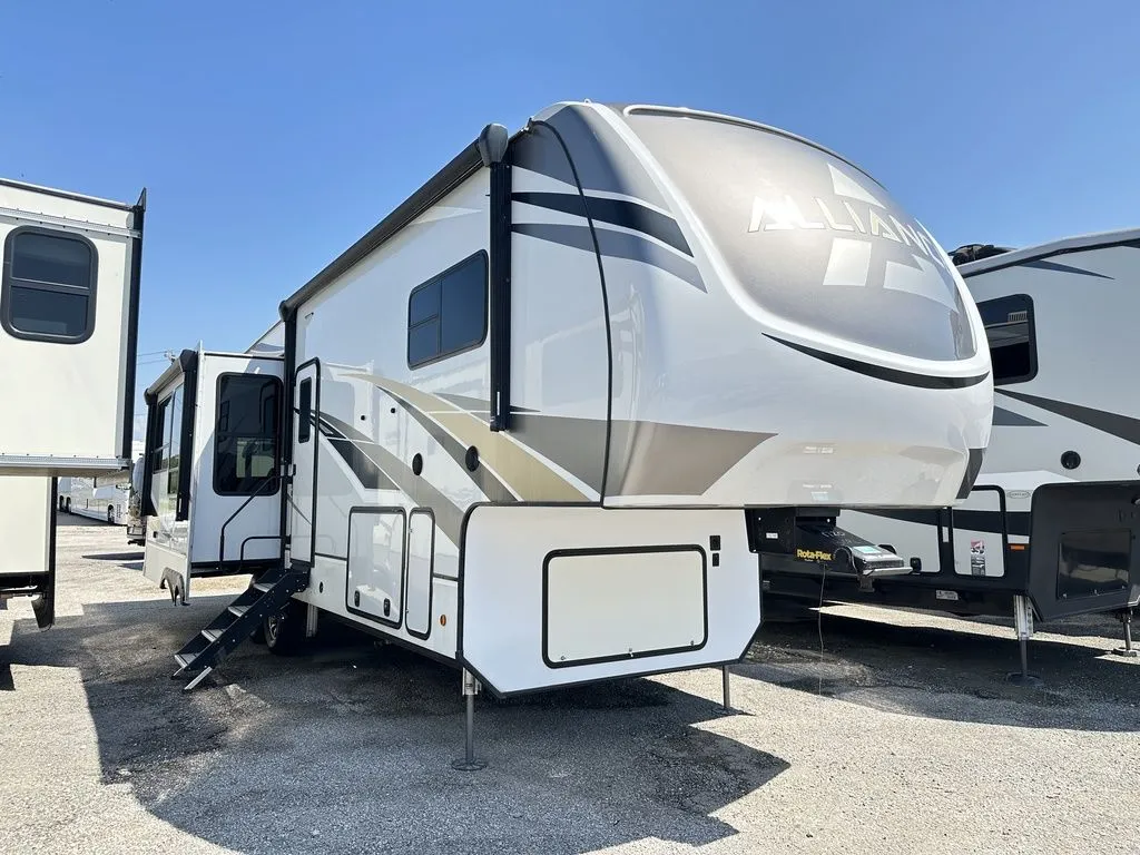 2021 Alliance RV Paradigm 310RL - Photo 3