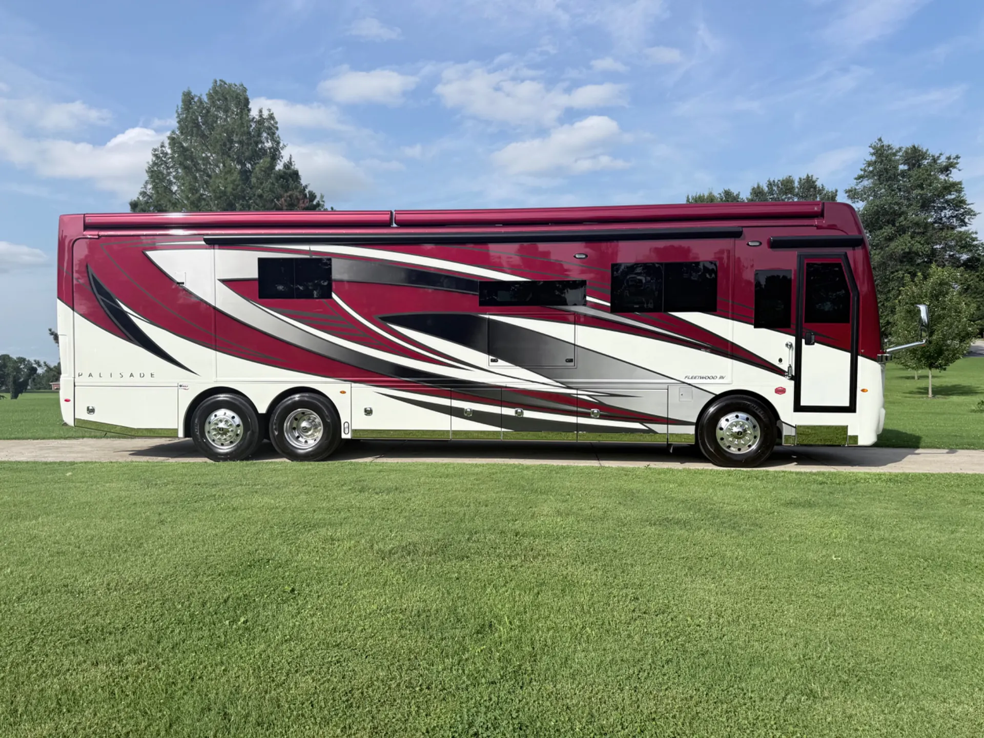 2027 Fleetwood Palisade 40H - Photo 4