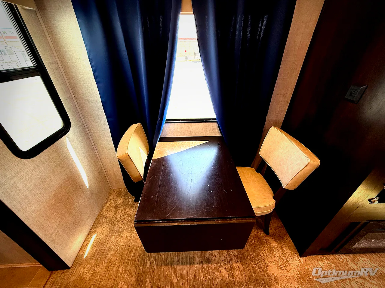 2021 Palomino Columbus 378MBC dealer photo 5 from Optimum RV
