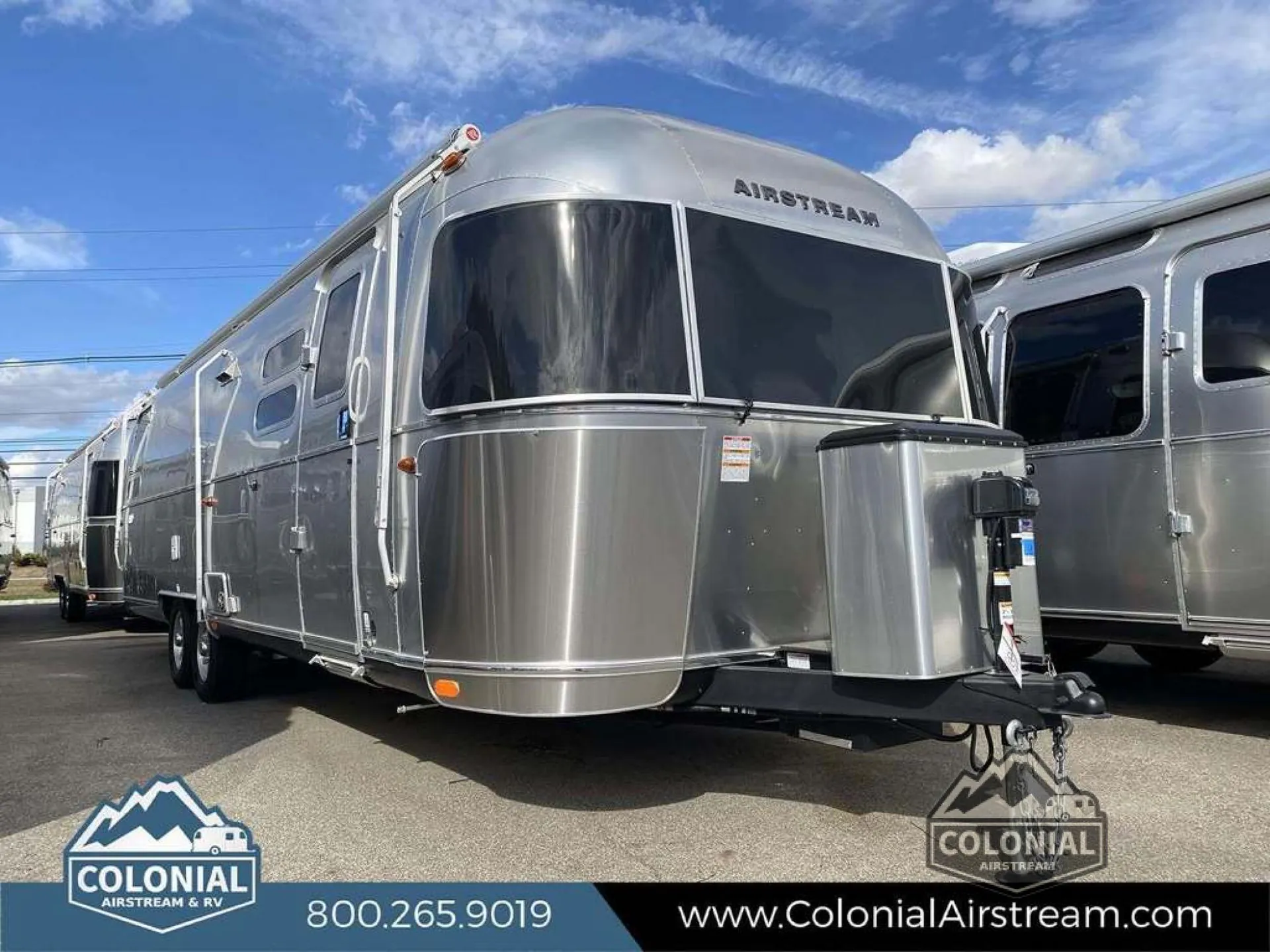 2025 Airstream Flying Cloud 30RB - Photo 2