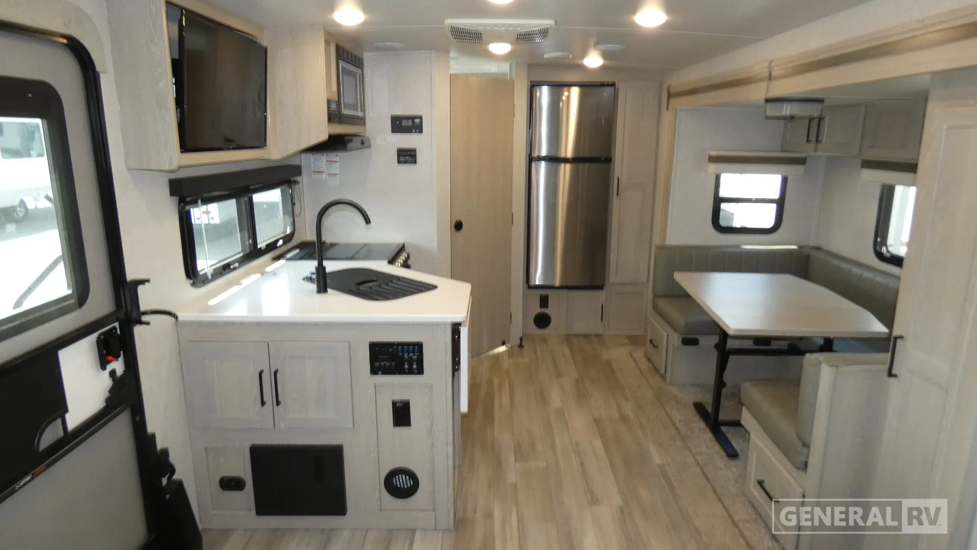 2022 Forest River Rockwood Mini Lite 2204S - Photo 3