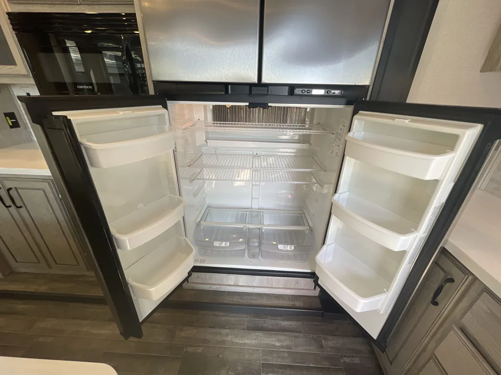 2023 Keystone Avalanche 390DS, Photos photo 7