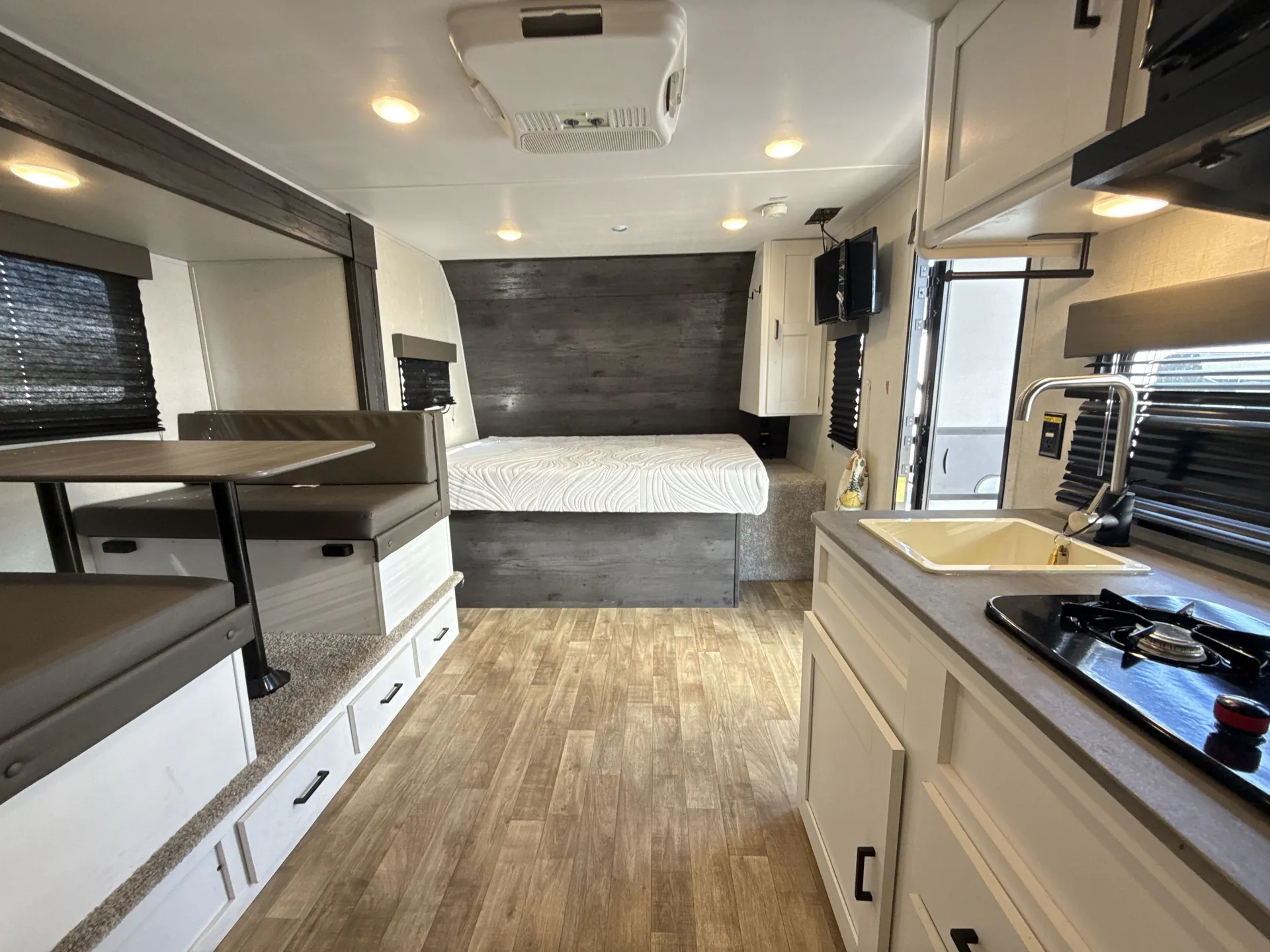 2022 Keystone Hideout 176BH — living area main