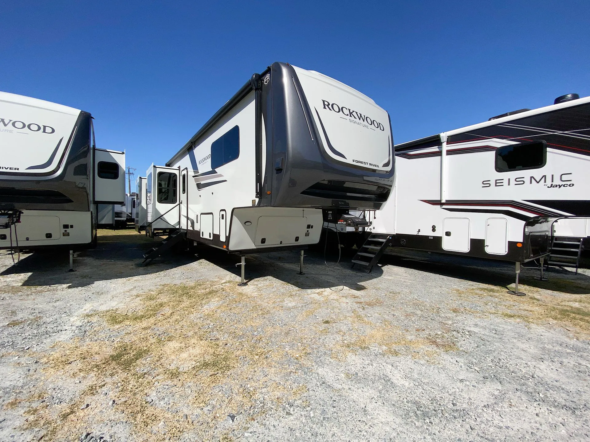 2026 Forest River Rockwood Signature 404SRK - Photo 2