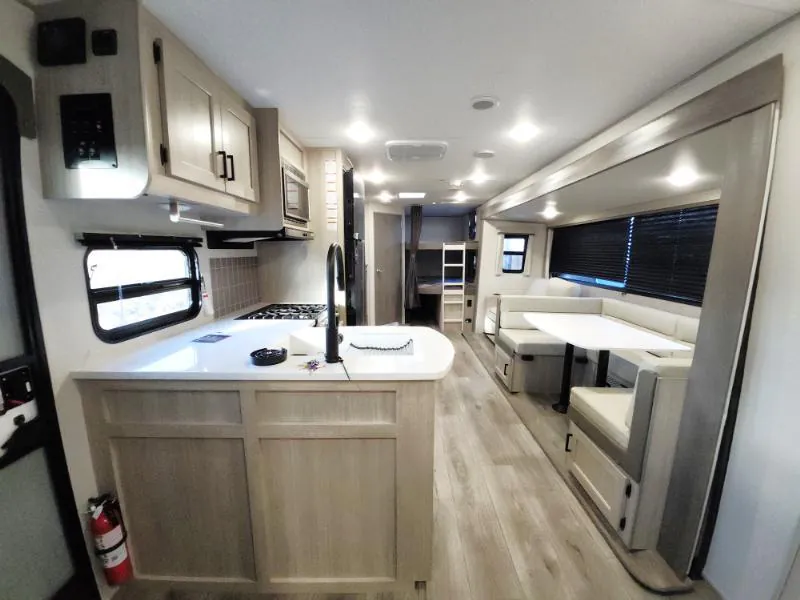 2026 Coachmen Catalina Legacy Edition 273DBHCK, Photos photo 4