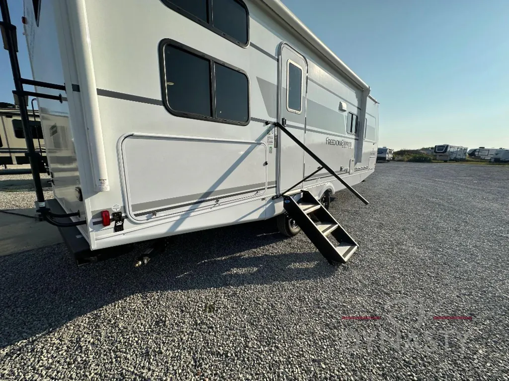 2025 Coachmen Freedom Express Ultra Lite 258BHS, Photos photo 13