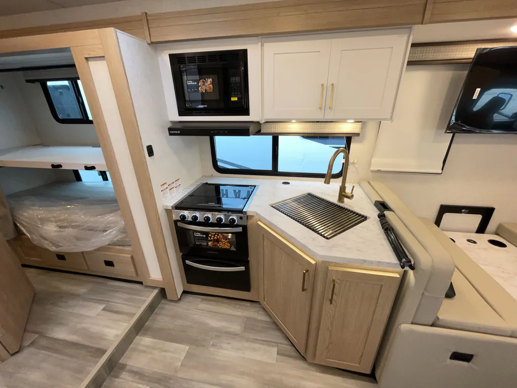 2027 Thor Motor Coach Freedom Elite 31FE, Photos photo 13