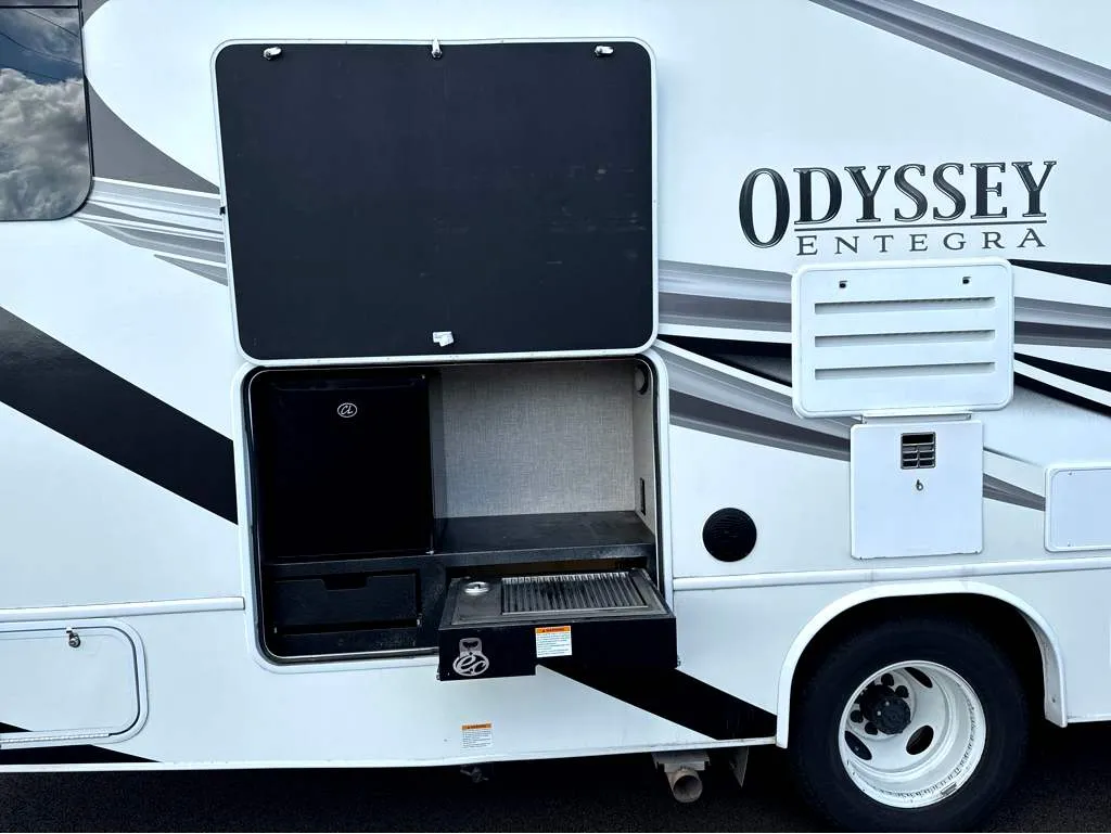 2023 Entegra Coach Odyssey 26M - Photo 2