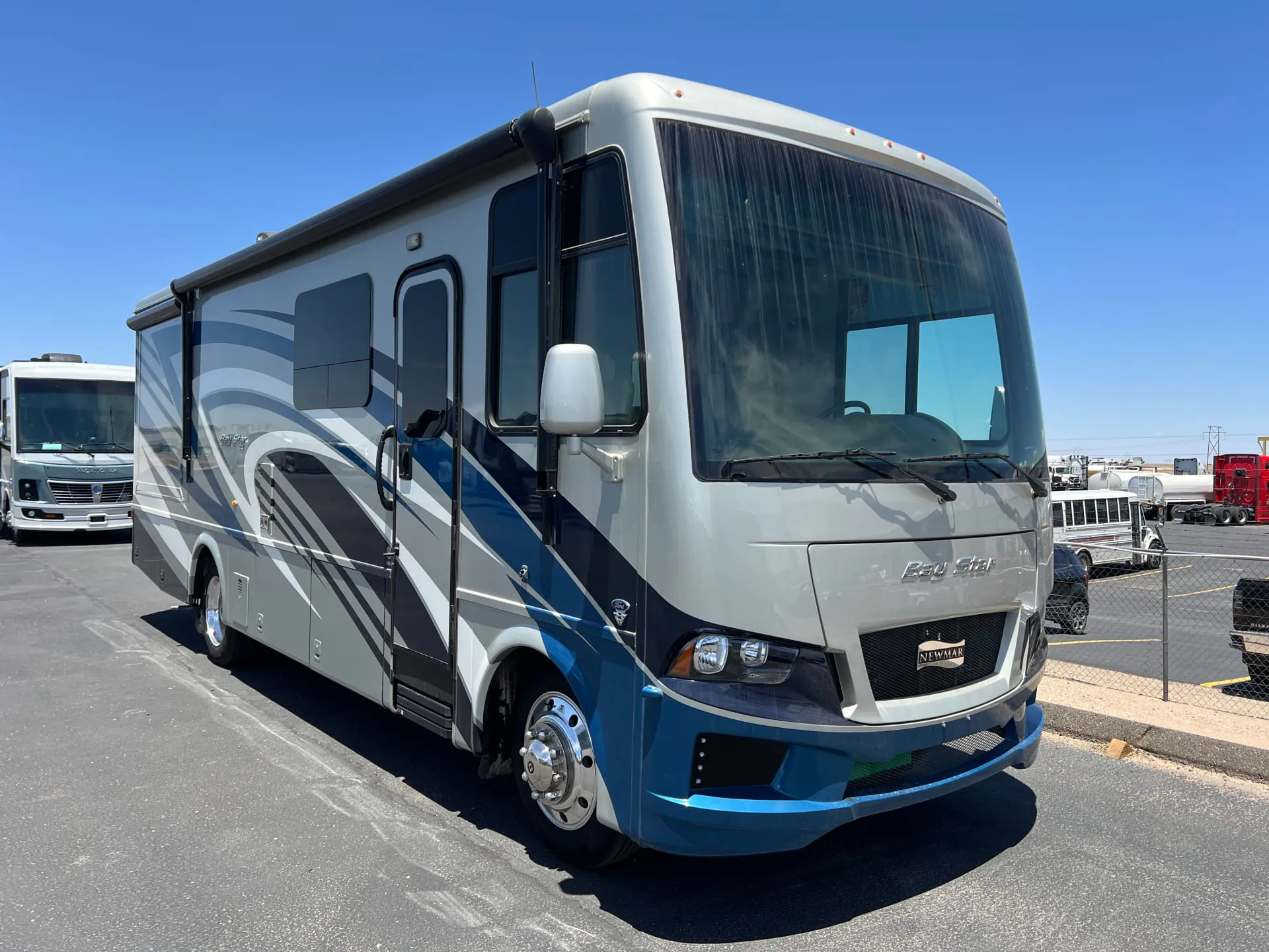 2022 Newmar Bay Star 3014 - Photo 2