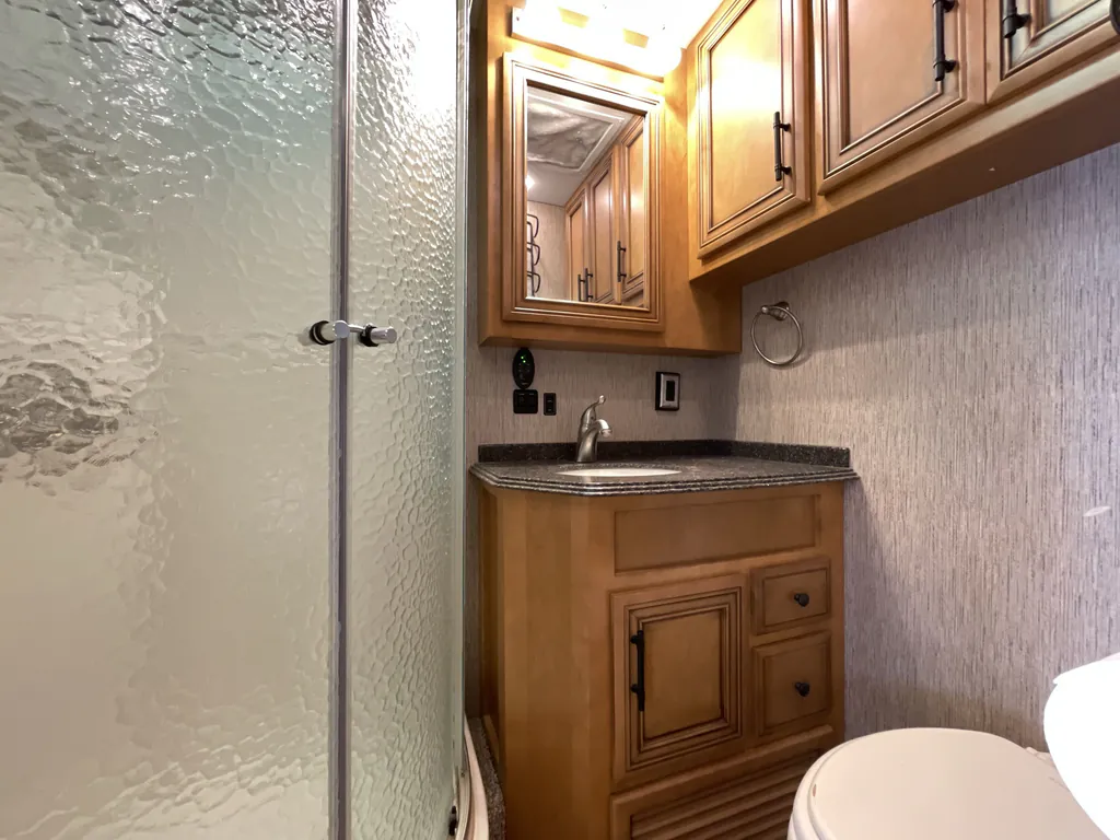 2016 Newmar Canyon Star 3921, Photos photo 14