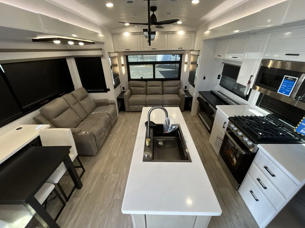 2027 Jayco Pinnacle 32RLTS, Photos photo 2