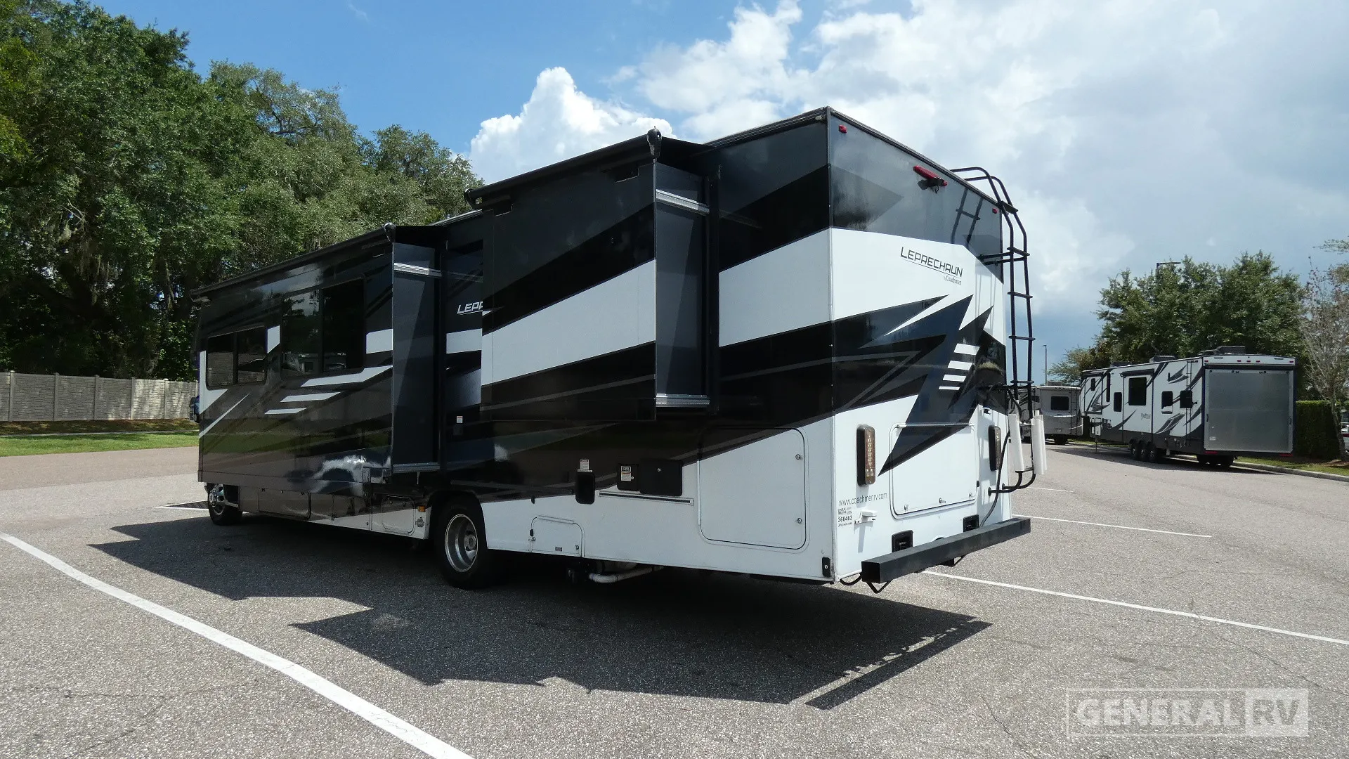 2021 Coachmen Leprechaun 319MB - Photo 4