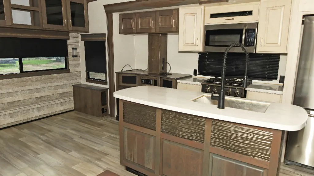 2021 Alliance RV Paradigm 370FB - Photo 3