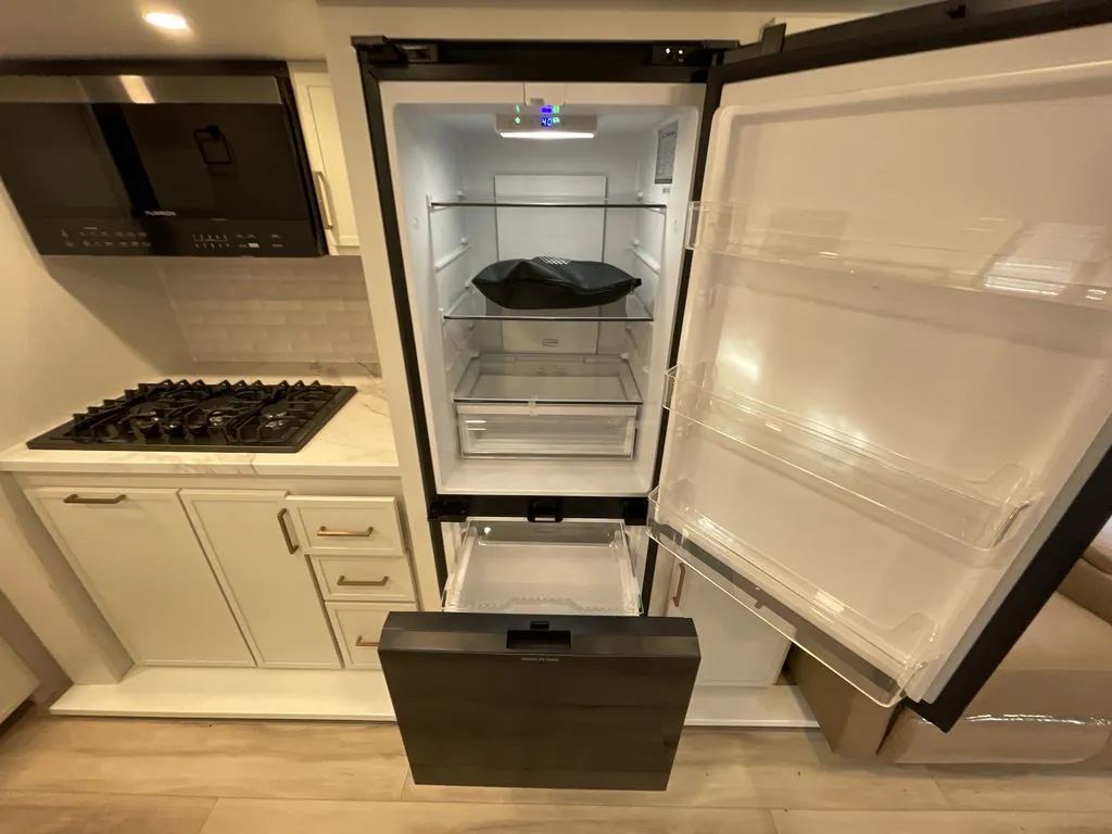 2026 Brinkley Model Ix 23X, Photos photo 13