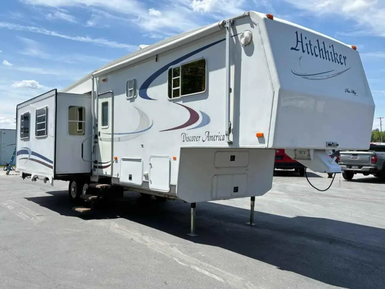 2003 NuWa HitchHiker Discover America Used    31.5LKTG - Main photo