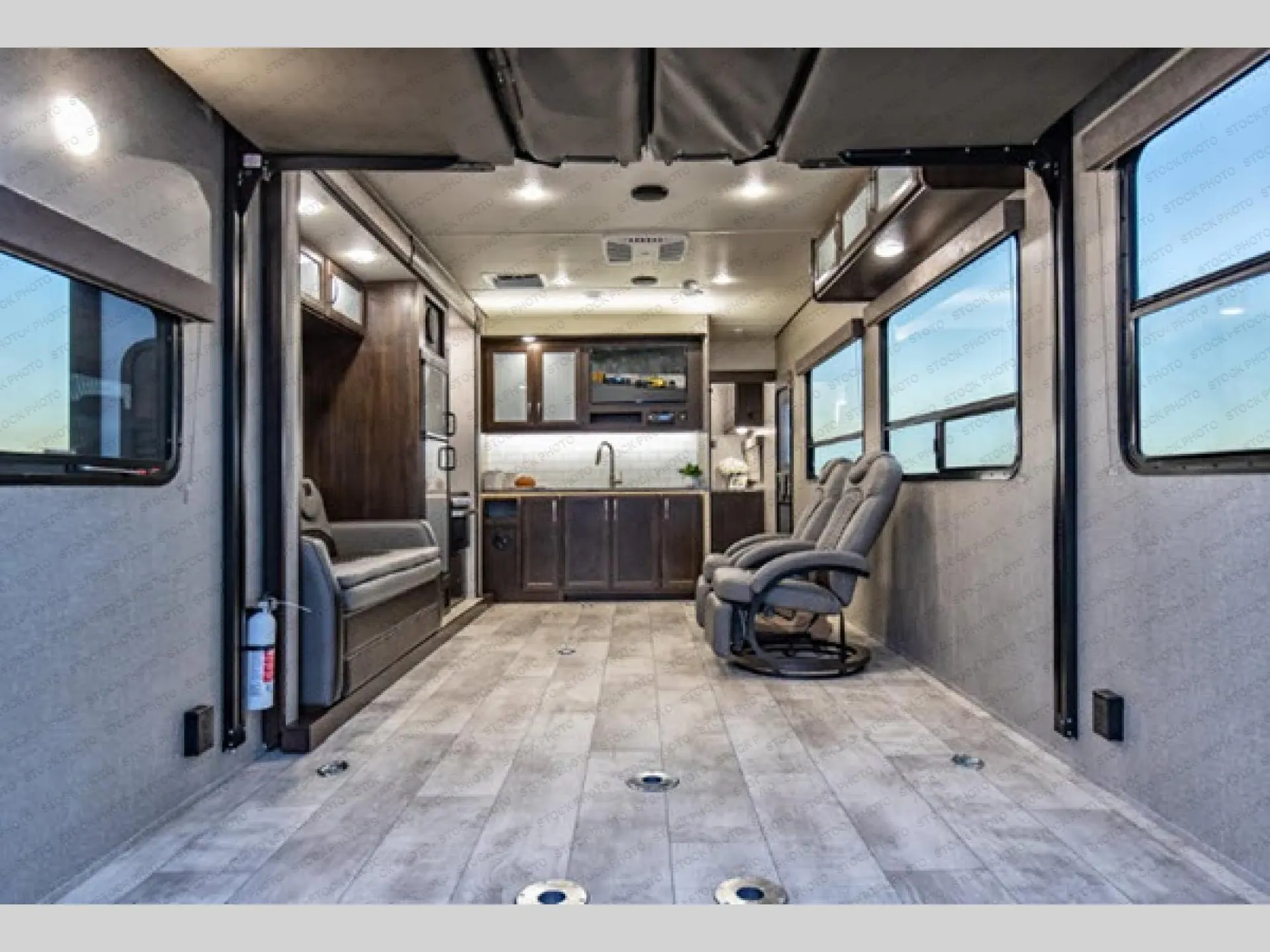 2019 Grand Design Momentum G-Class 28G - Photo 3