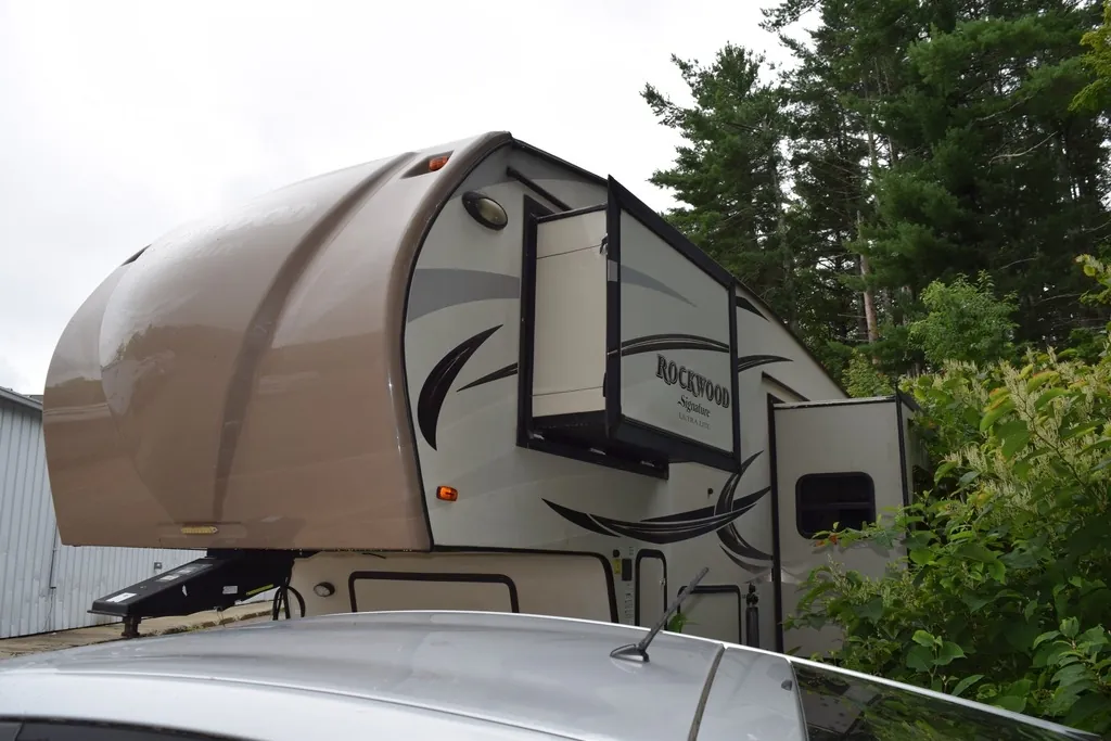 2017 Forest River Rockwood Signature Ultra Lite 8281WS - Photo 4
