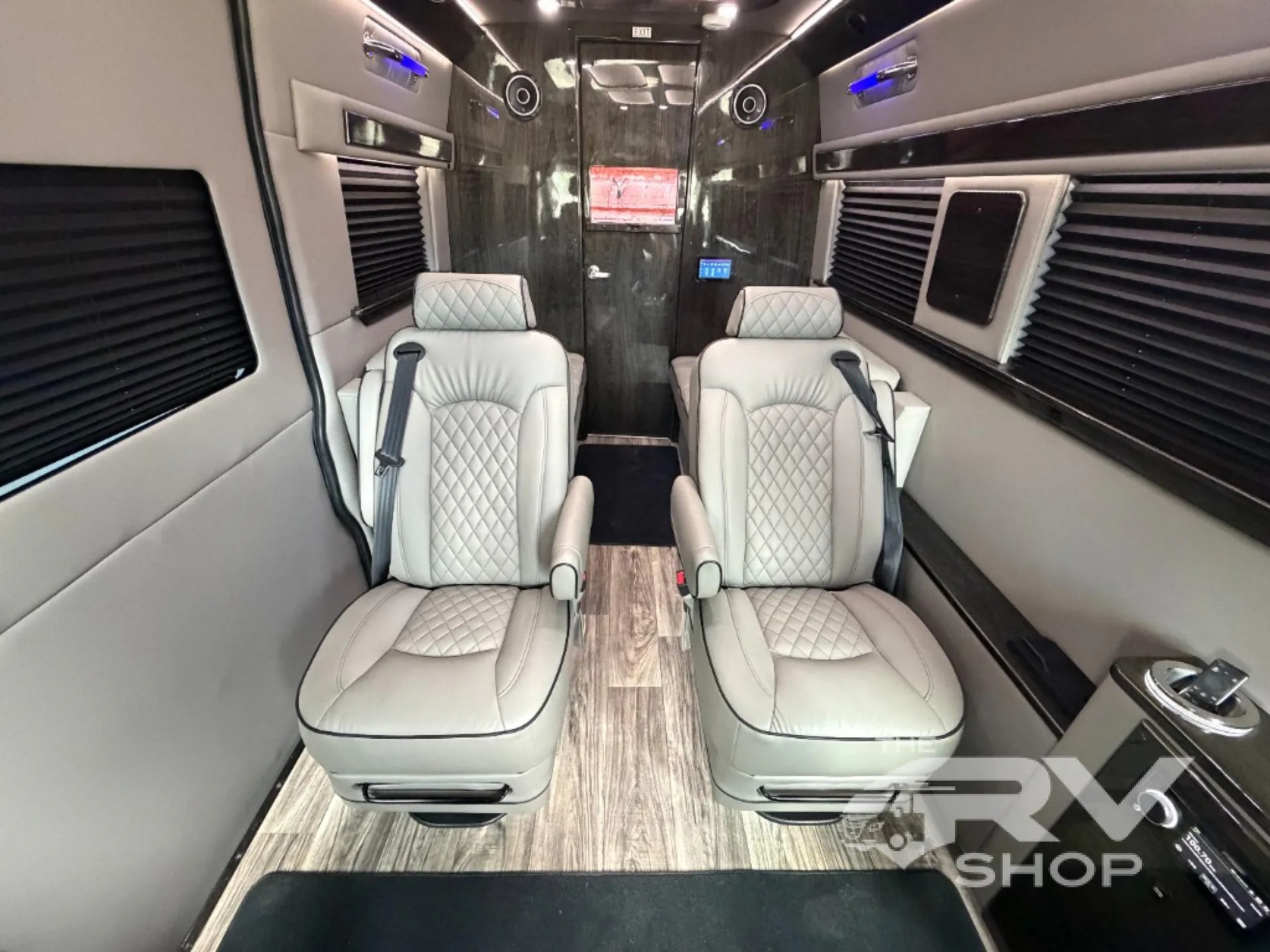 2025 Midwest Automotive Designs Luxe Cruiser D4 - Photo 3