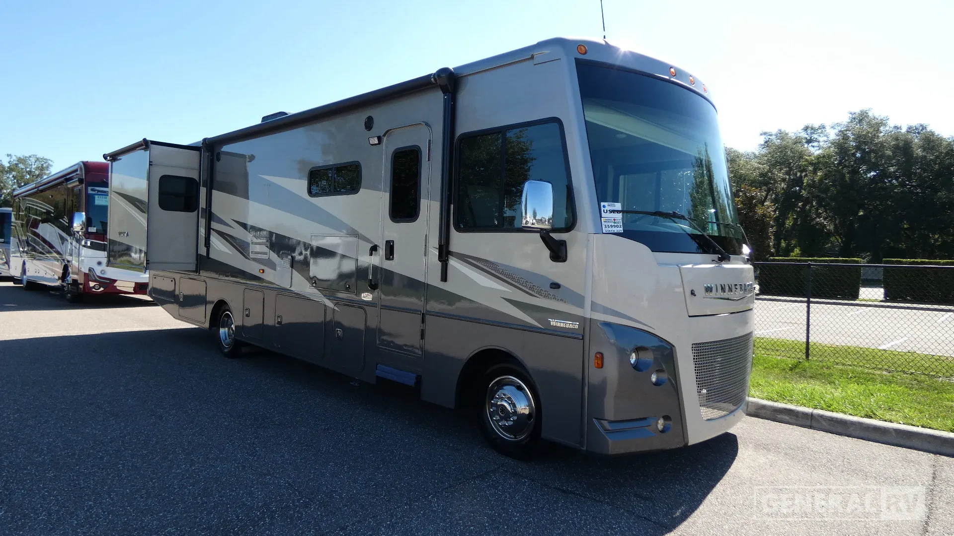 2020 Winnebago Vista 32Y - Photo 2