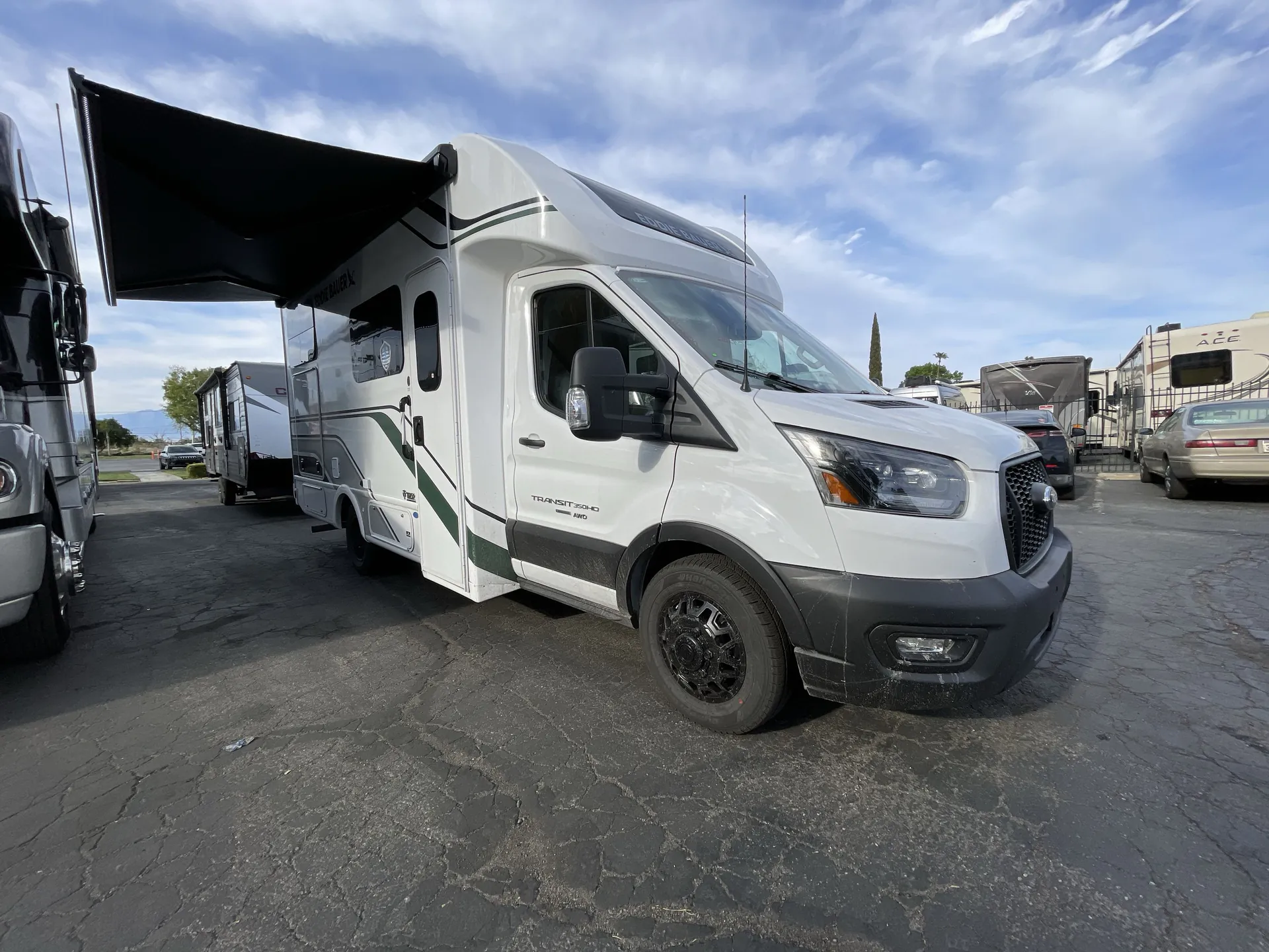 2025 Thor Motor Coach Eddie Bauer 22ET - Photo 2