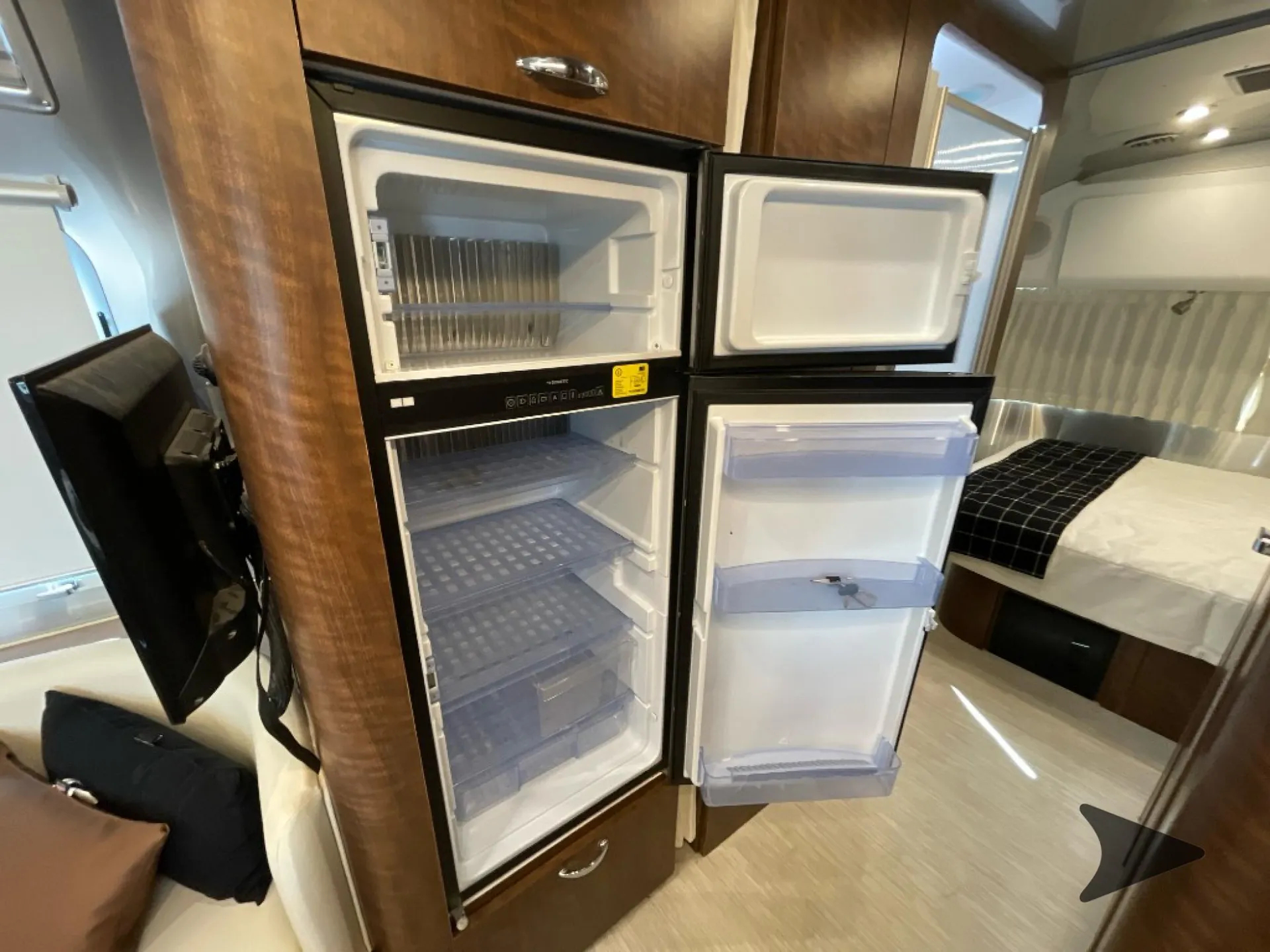 2020 Airstream Globetrotter 25FB - Photo 3