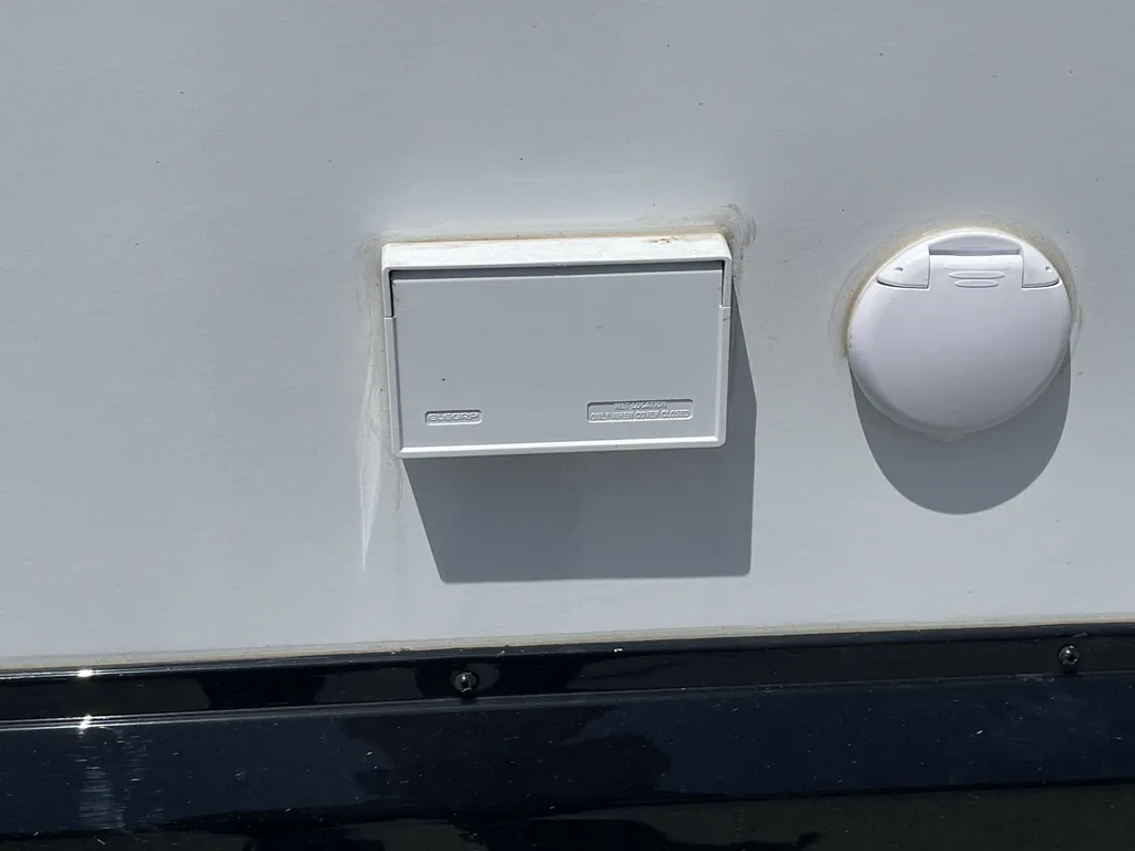 2027 Winnebago Micro Minnie 2108DS, Photos photo 21