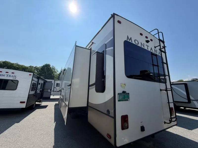 2019 Keystone RV Montana 3720RL - Photo 3