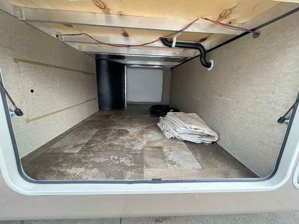 2018 Forest River Cedar Creek Hathaway Edition 34RL2 - Photo 3