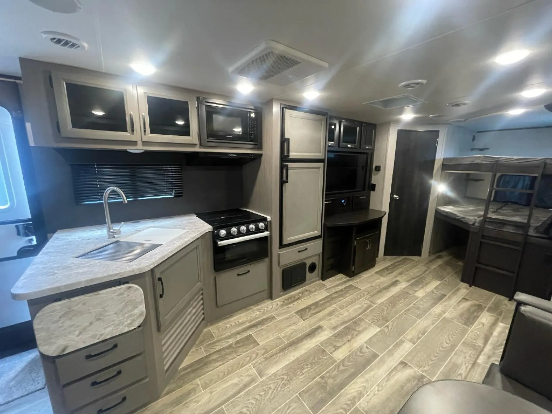 2021 Jayco Jay Feather 27BHB - Photo 4