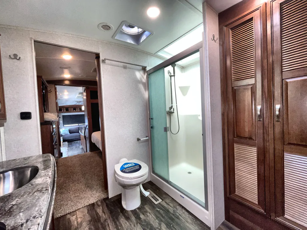 2017 Jayco Pinnacle 36FBTS, Photos photo 18