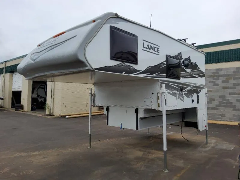 2023 Lance Lance Truck Campers Used    960 - Photo 2