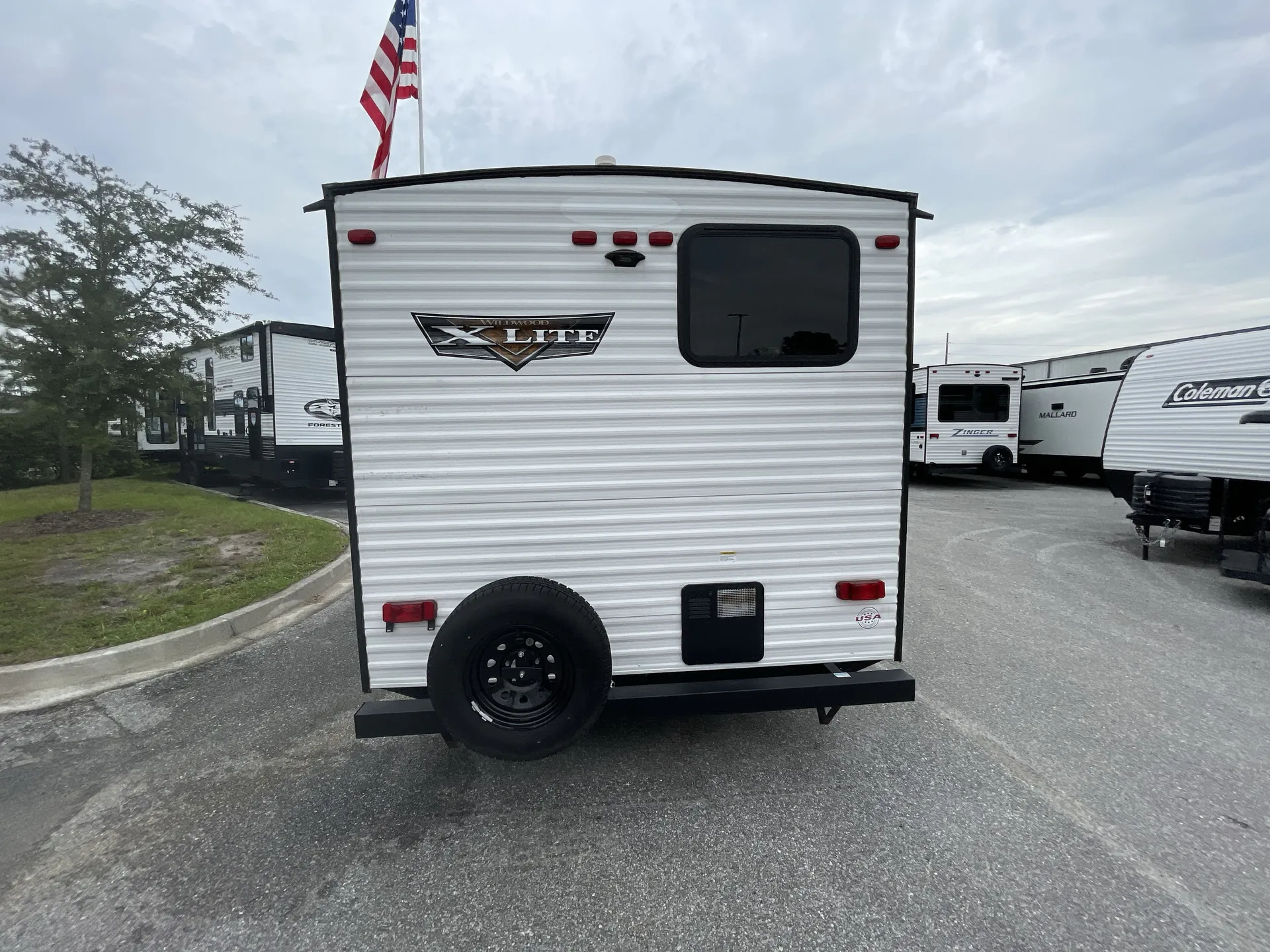 2023 Forest River Wildwood X-Lite 261BHXL — backside