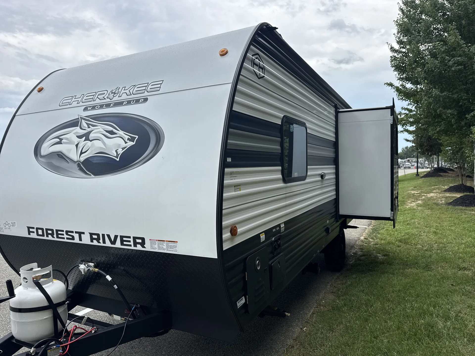 2027 Forest River Cherokee Wolf Pup 17SC — off campside