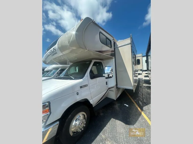 2022 Coachmen Leprechaun Premier 298KB - Photo 3