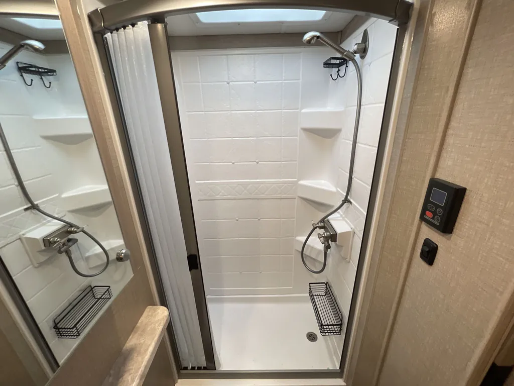 2023 Thor Motor Coach Tiburon 24FB, Photos photo 18