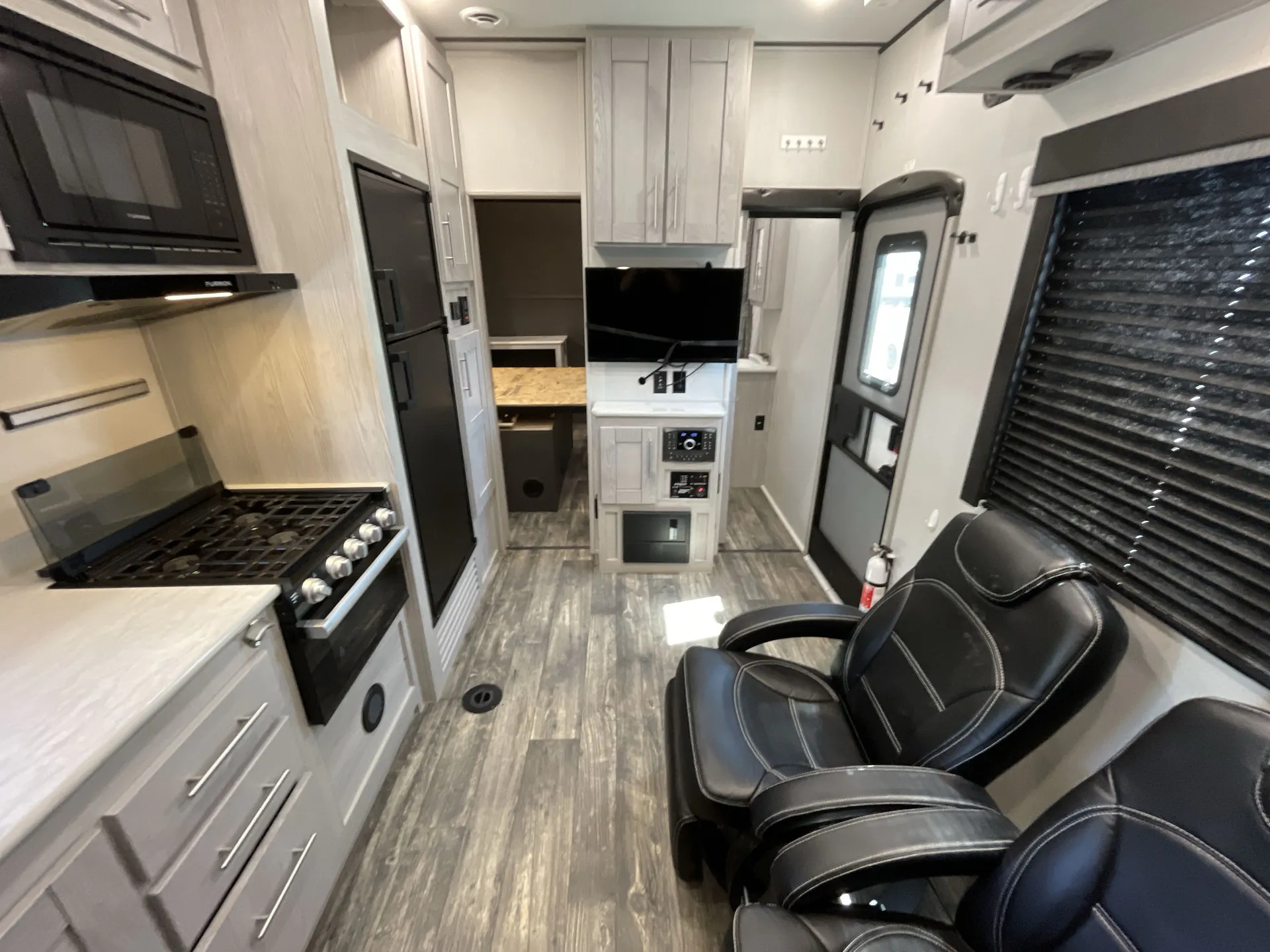 2023 Keystone Impact Vapor Lite 25V — living area main