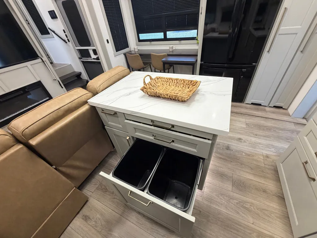 2026 Brinkley Model G 3970, Photos photo 11