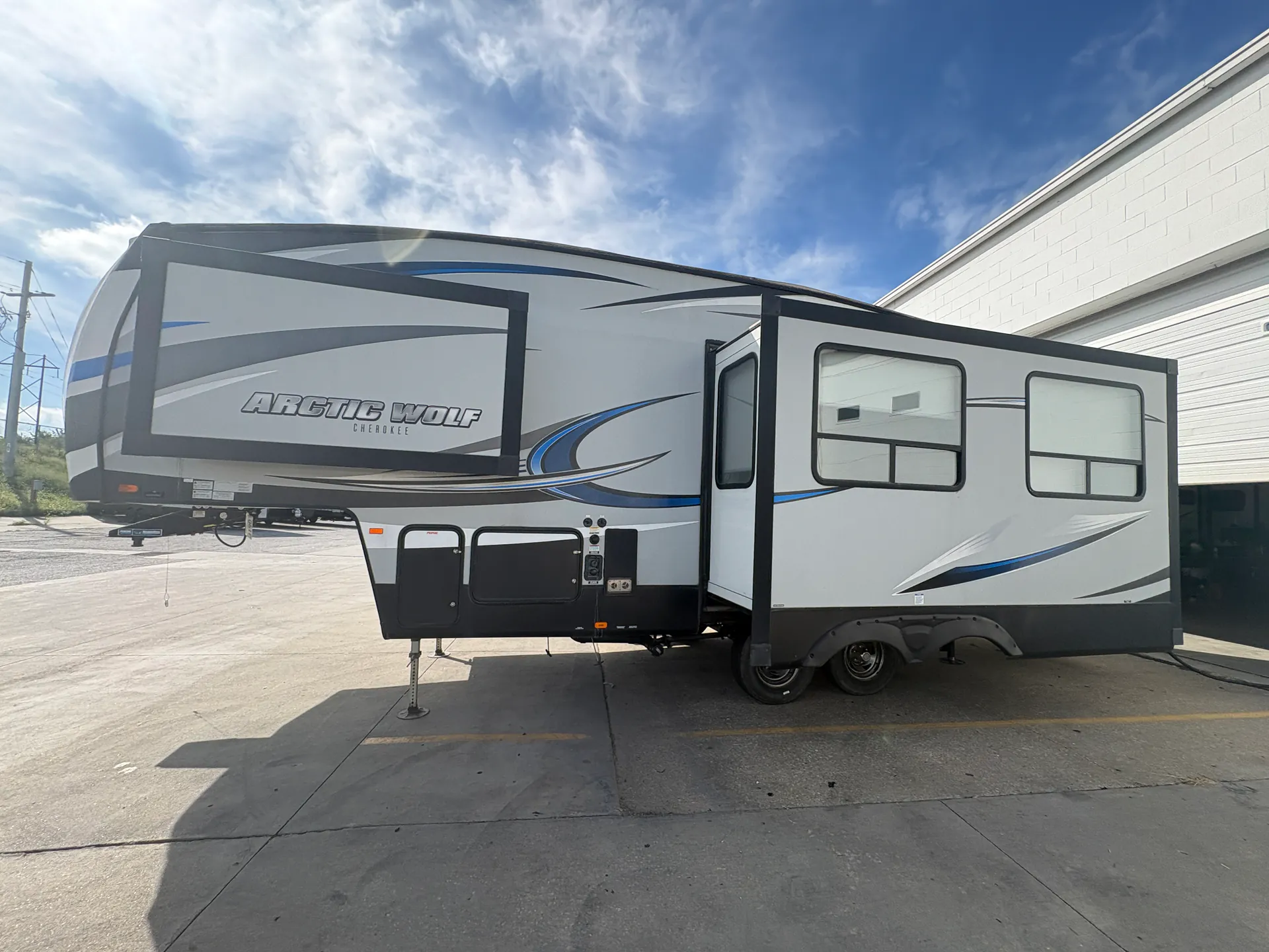 2018 Forest River ARTIC WOLF 255DRL - Photo 4