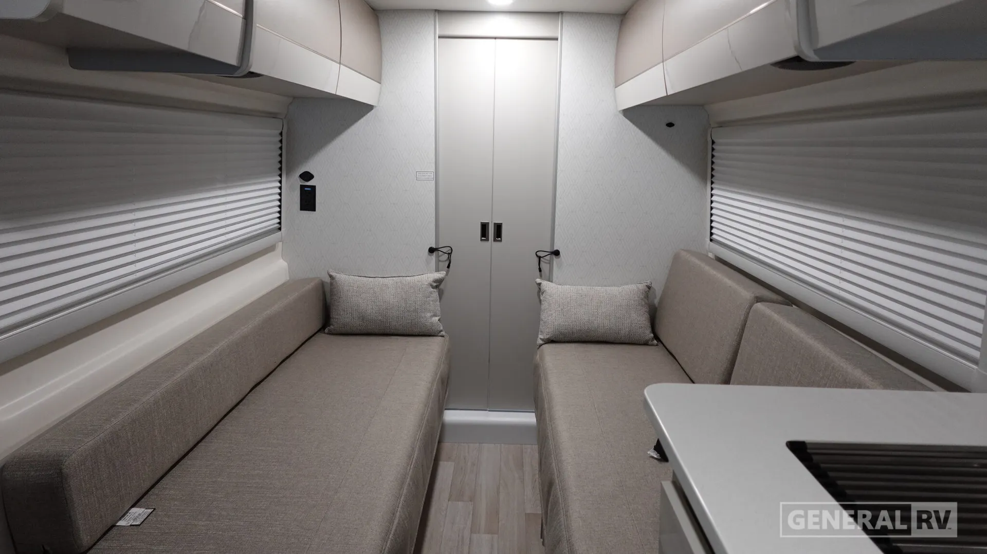 2026 Thor Motor Coach Sequence Sport 20L - Photo 3